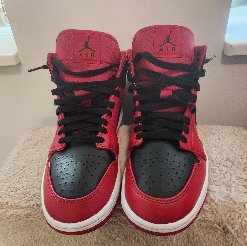 Jordan 1 Mid Reverse Bred (2021) Size 8 - Picture 1 of 7